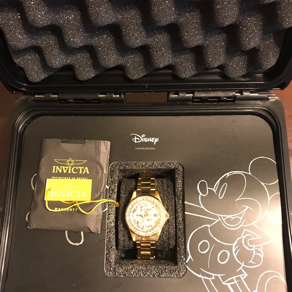 Disney Limited Edition 22870 Gold Stainless Steel